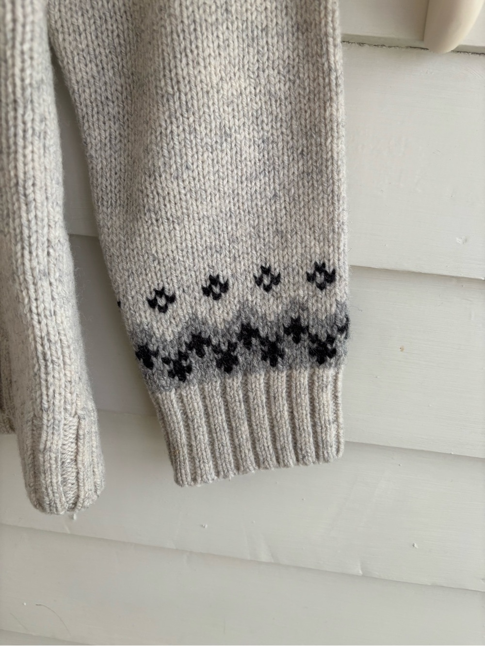 L.L. Bean Fair Isle Heather Gray and Cream Nordic Yoke Wool Crewneck Sweater M - Picture 8 of 16